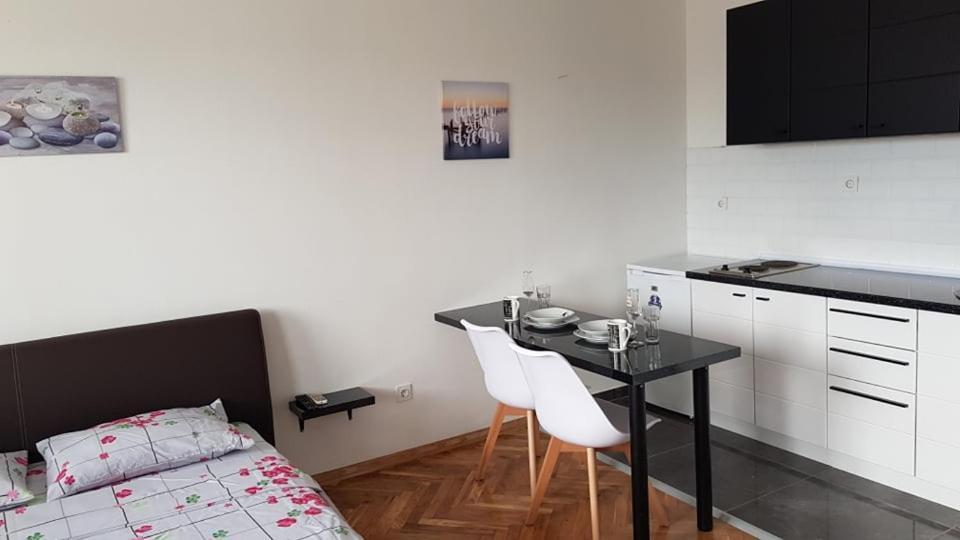 Central View Apartment Skopje Eksteriør bilde